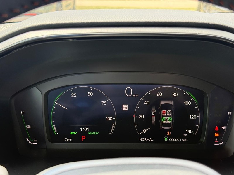 Honda CR-V Hybrid Vehicle Image 17