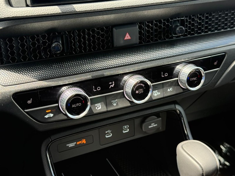 Honda CR-V Hybrid Vehicle Image 18
