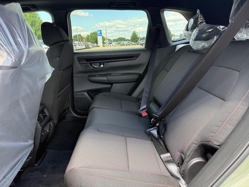 Honda CR-V Hybrid Vehicle Image 8