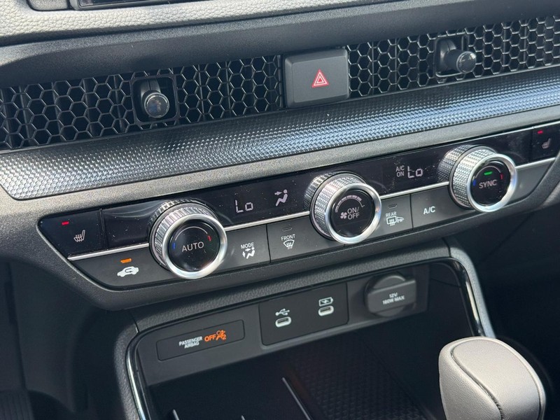 Honda CR-V Hybrid Vehicle Image 16