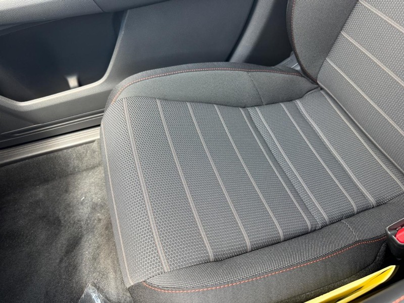 Honda CR-V Hybrid Vehicle Image 18