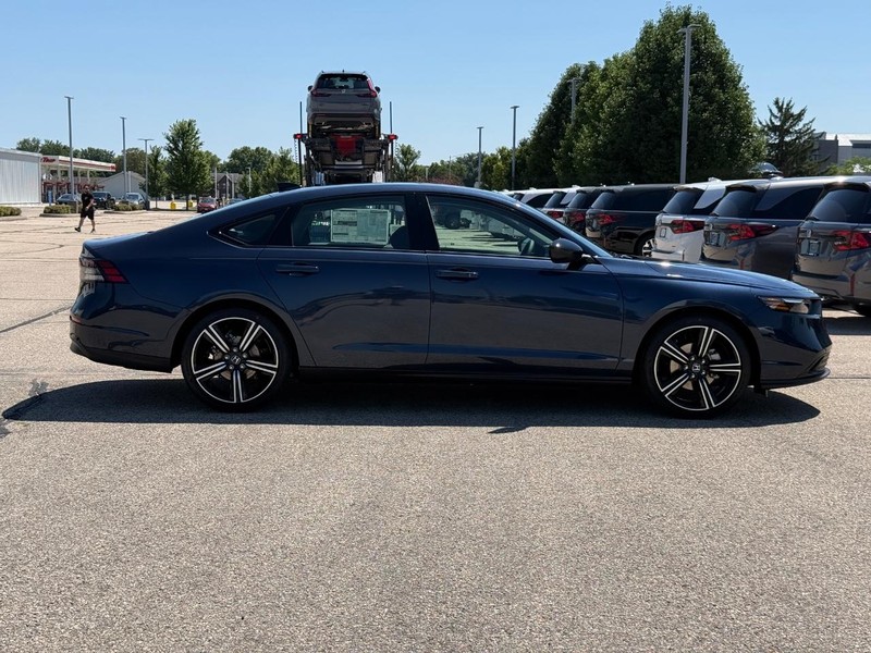 Honda Accord Sedan Vehicle Image 2