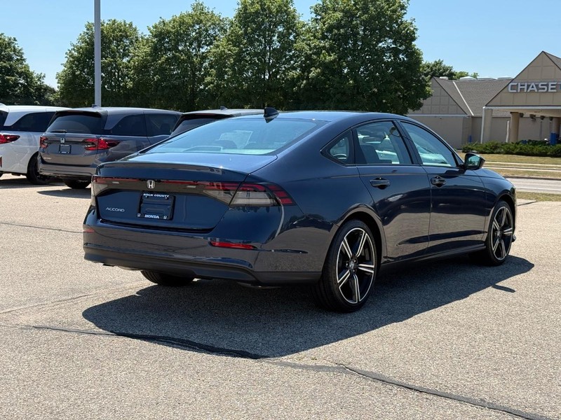 Honda Accord Sedan Vehicle Image 3