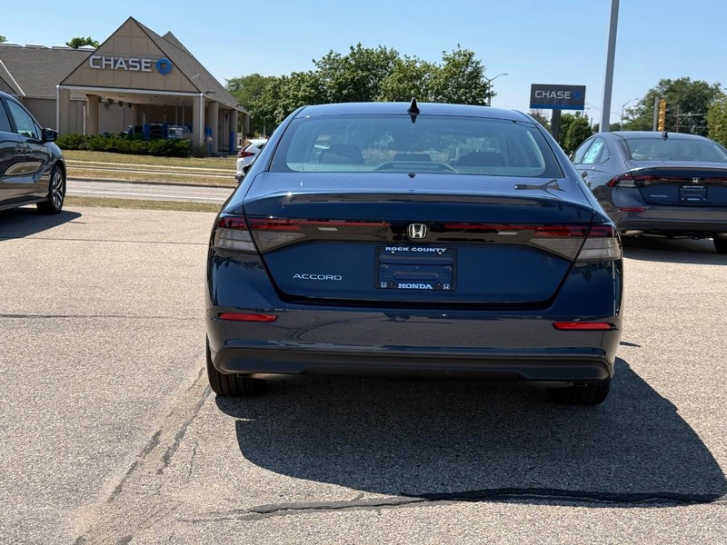 Honda Accord Sedan Vehicle Image 4