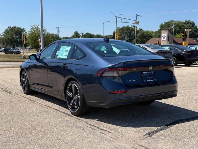 Honda Accord Sedan Vehicle Image 5