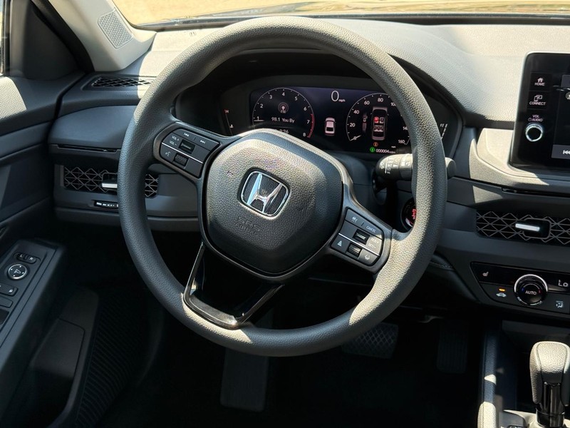 Honda Accord Sedan Vehicle Image 12