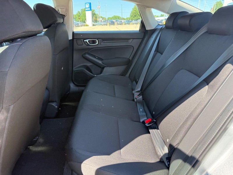 Honda Civic Sedan Vehicle Image 9