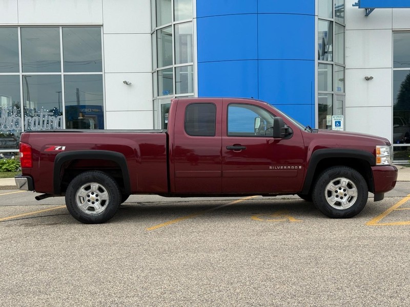 Chevrolet Silverado 1500 Vehicle Image 2