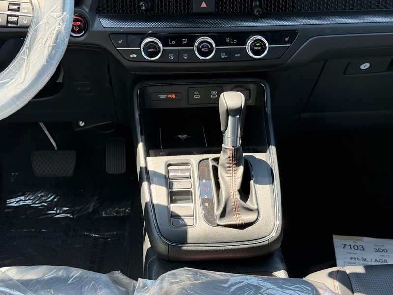 Honda CR-V Hybrid Vehicle Image 12