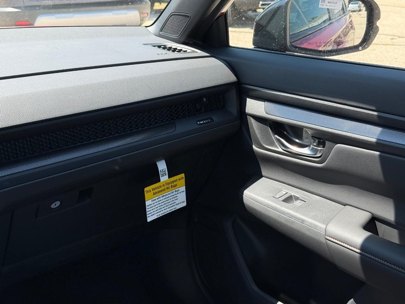 Honda CR-V Hybrid Vehicle Image 14