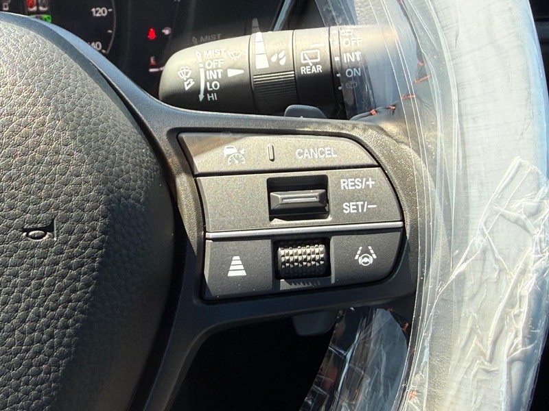 Honda CR-V Hybrid Vehicle Image 16