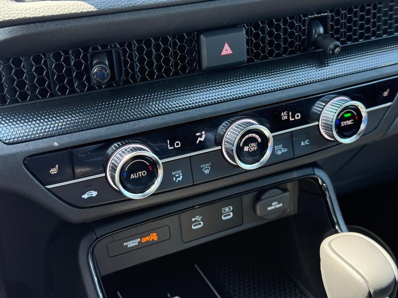 Honda CR-V Hybrid Vehicle Image 18