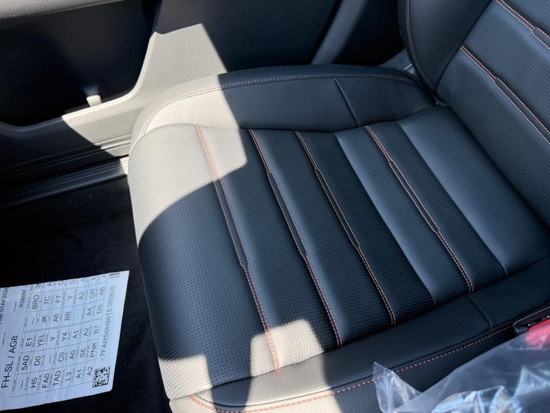 Honda CR-V Hybrid Vehicle Image 20