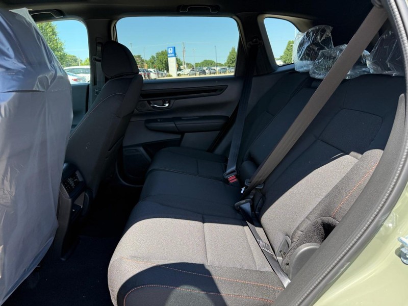 Honda CR-V Hybrid Vehicle Image 9