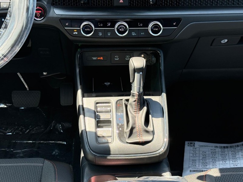 Honda CR-V Hybrid Vehicle Image 12