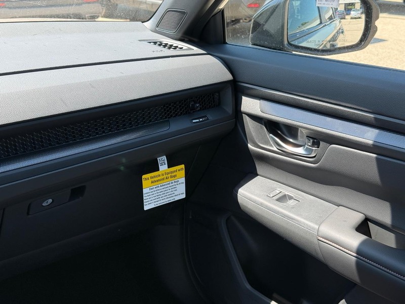 Honda CR-V Hybrid Vehicle Image 14
