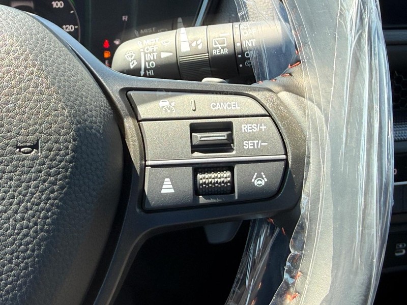 Honda CR-V Hybrid Vehicle Image 16