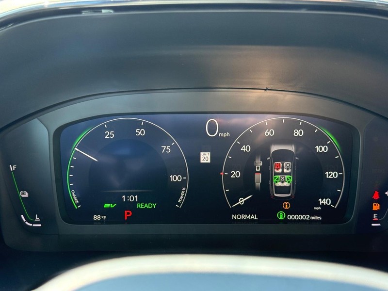 Honda CR-V Hybrid Vehicle Image 17