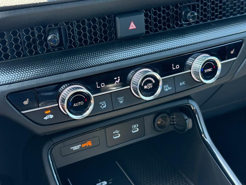 Honda CR-V Hybrid Vehicle Image 18