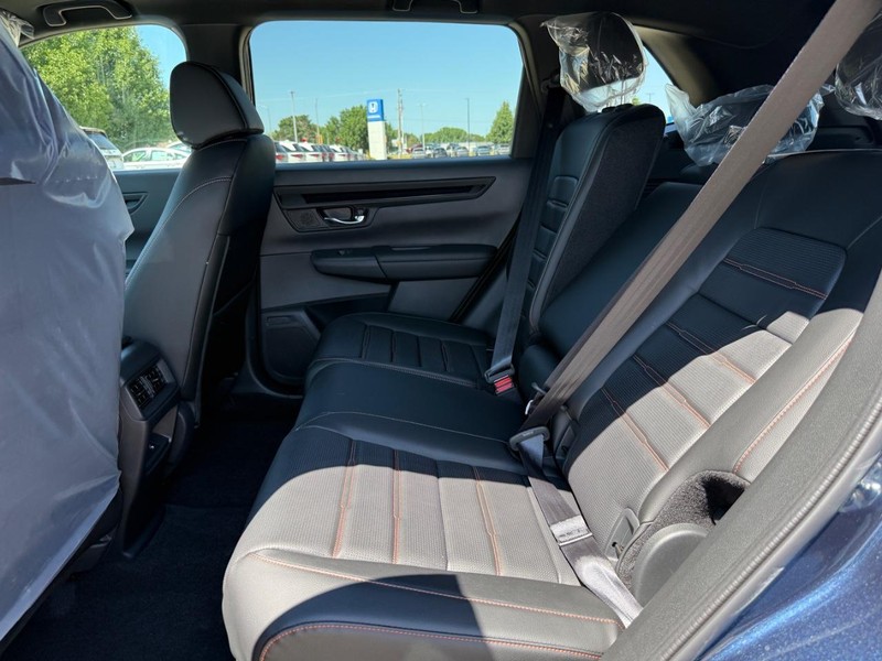 Honda CR-V Hybrid Vehicle Image 9