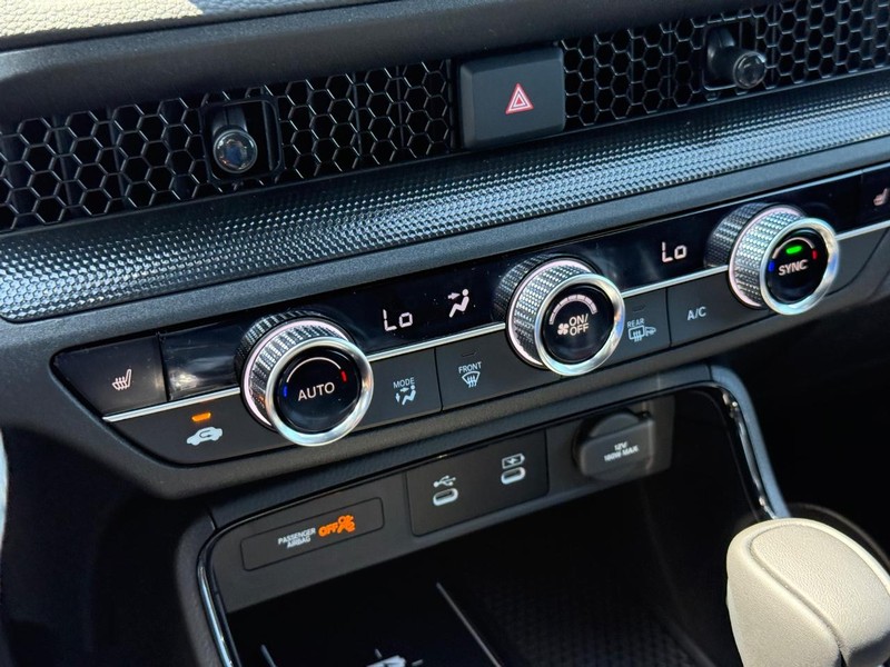 Honda CR-V Hybrid Vehicle Image 18