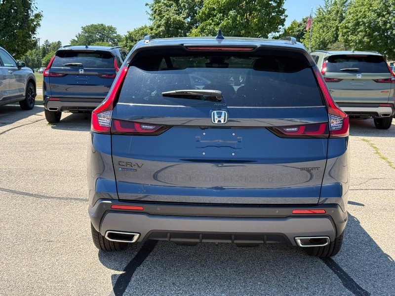 Honda CR-V Hybrid Vehicle Image 4