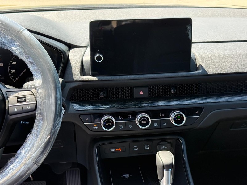 Honda CR-V Hybrid Vehicle Image 11