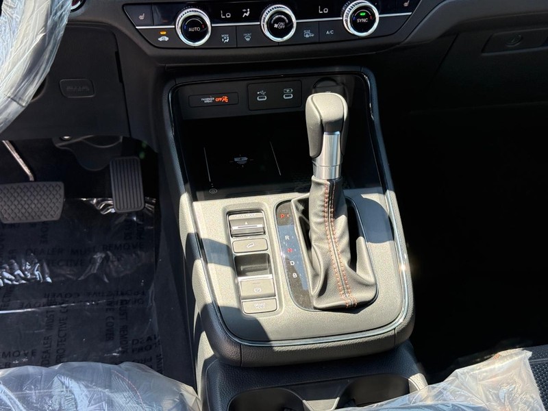 Honda CR-V Hybrid Vehicle Image 12