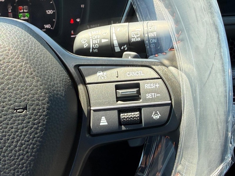 Honda CR-V Hybrid Vehicle Image 16