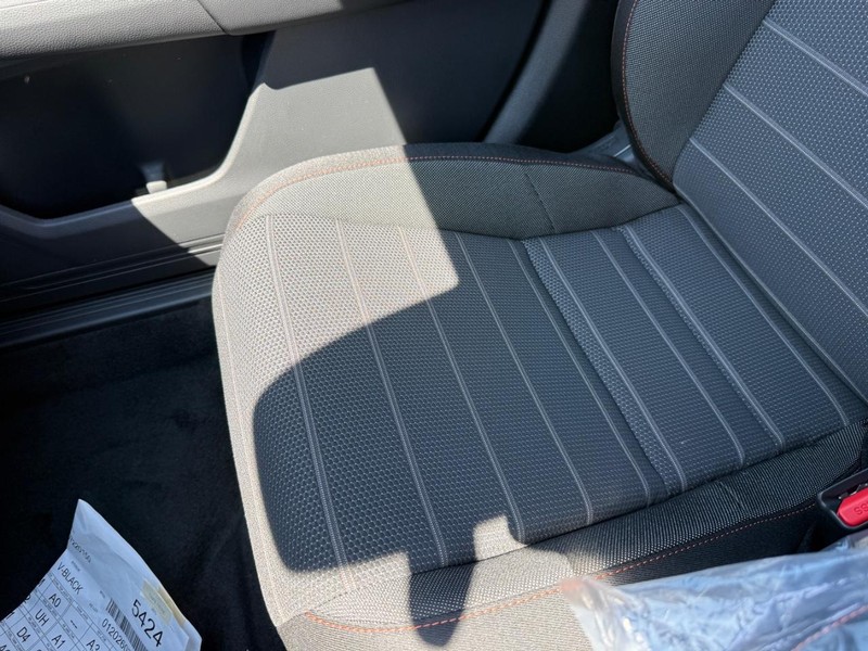 Honda CR-V Hybrid Vehicle Image 21