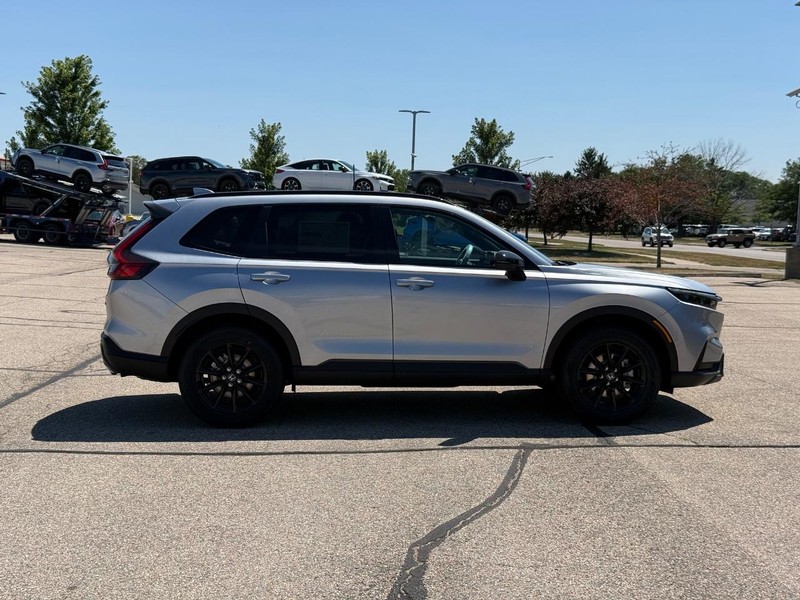 Honda CR-V Hybrid Vehicle Image 2