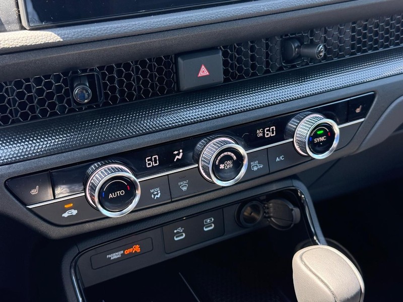 Honda CR-V Hybrid Vehicle Image 18