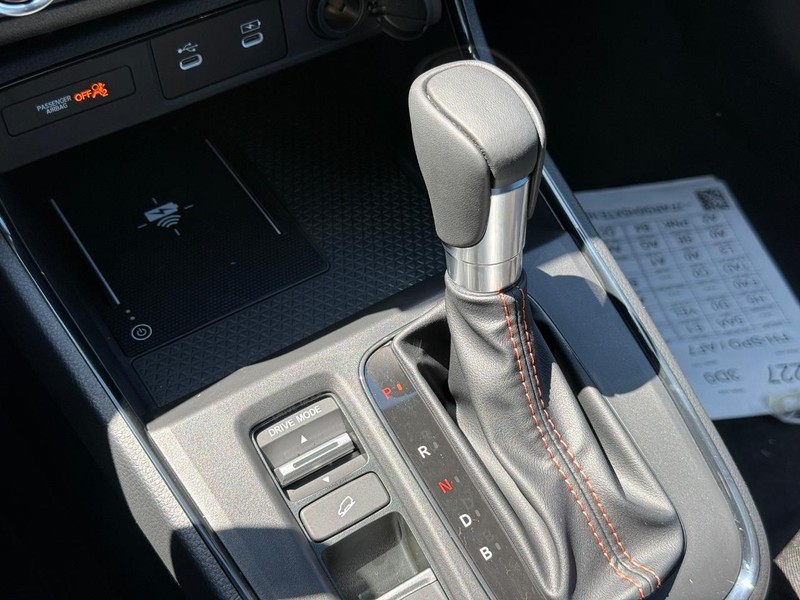 Honda CR-V Hybrid Vehicle Image 19