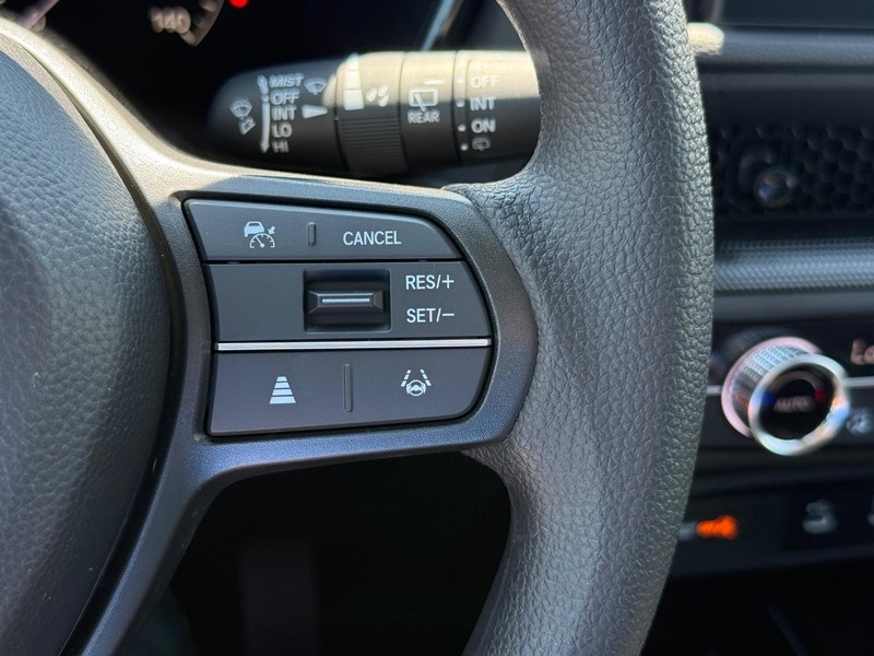 Honda CR-V Vehicle Image 16