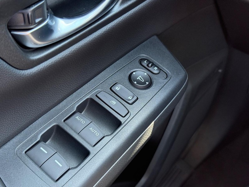Honda CR-V Vehicle Image 21