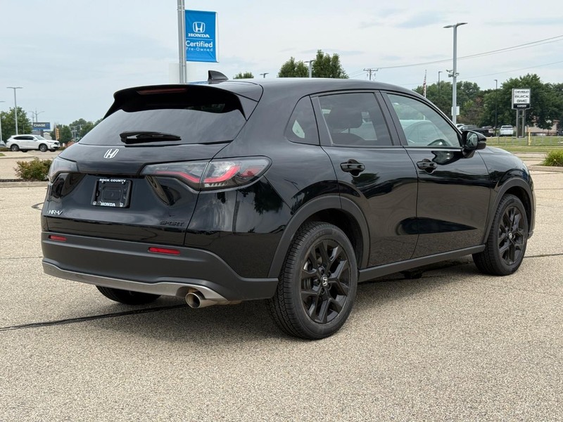 Honda HR-V Vehicle Full-screen Gallery Image 03