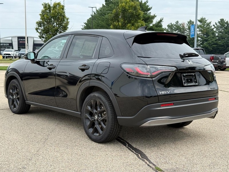 Honda HR-V Vehicle Full-screen Gallery Image 05