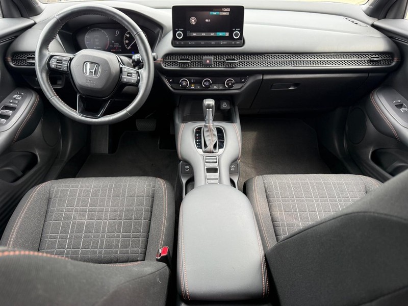 Honda HR-V Vehicle Full-screen Gallery Image 11