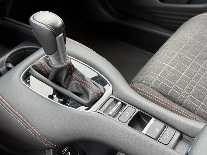 Honda HR-V Vehicle Full-screen Gallery Image 19