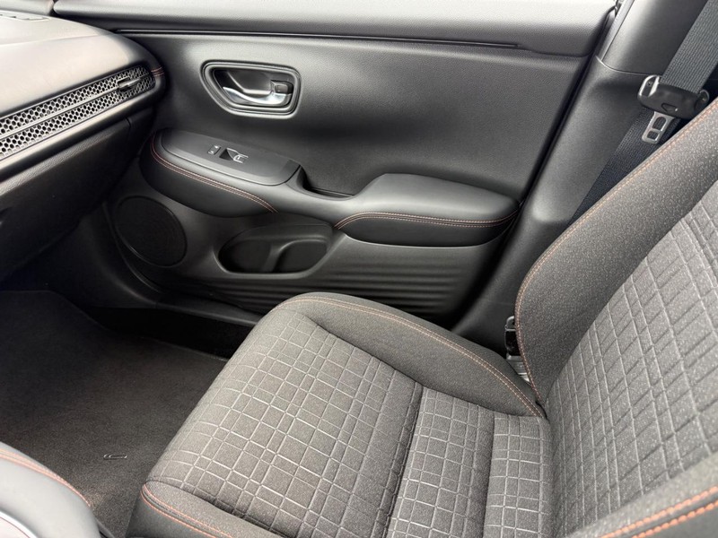 Honda HR-V Vehicle Full-screen Gallery Image 20