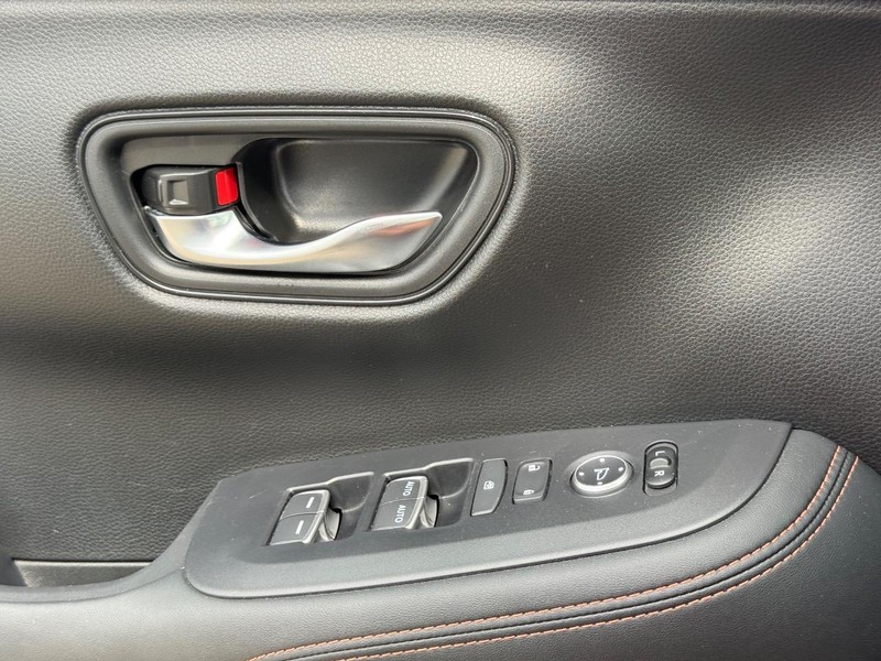 Honda HR-V Vehicle Full-screen Gallery Image 23