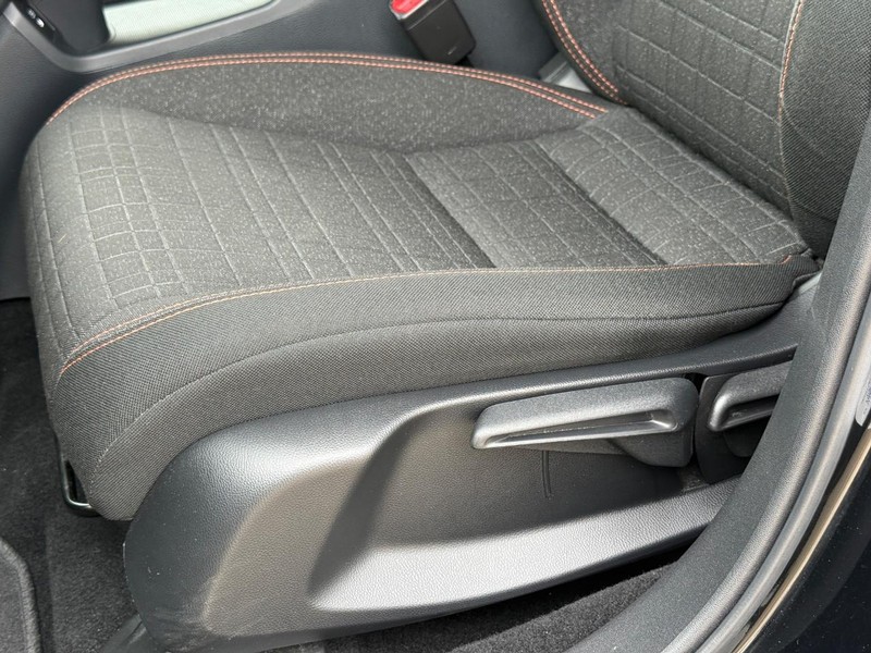 Honda HR-V Vehicle Full-screen Gallery Image 24
