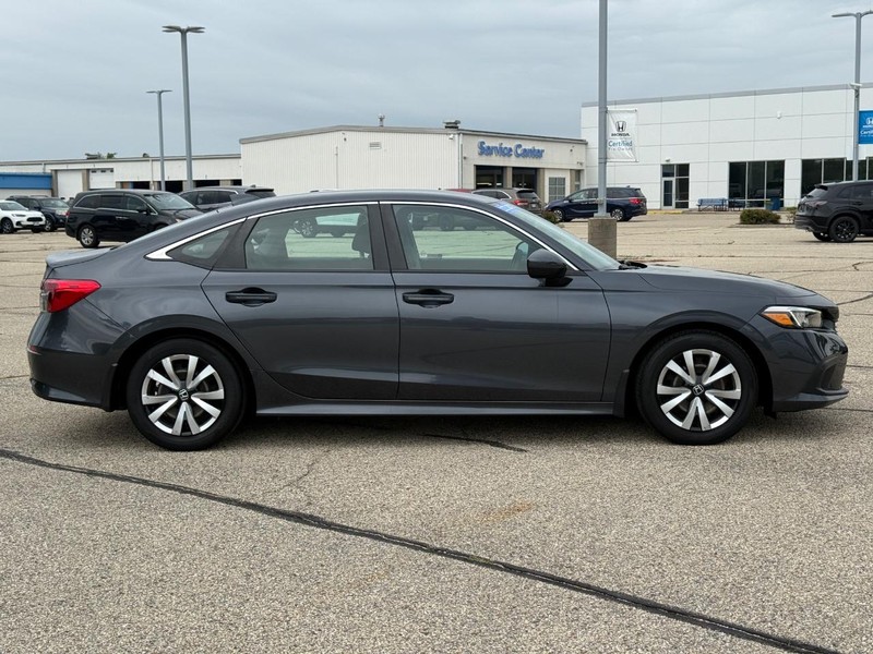 Honda Civic Sedan Vehicle Full-screen Gallery Image 02