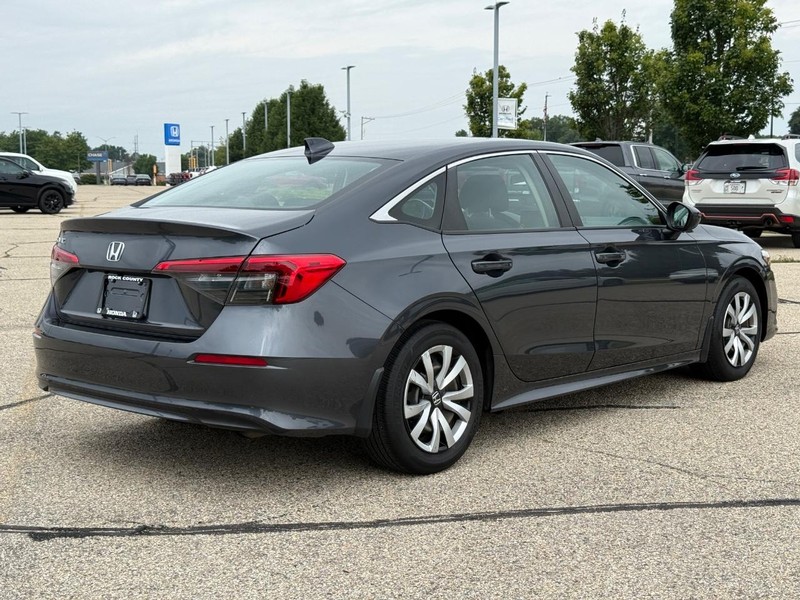 Honda Civic Sedan Vehicle Full-screen Gallery Image 03