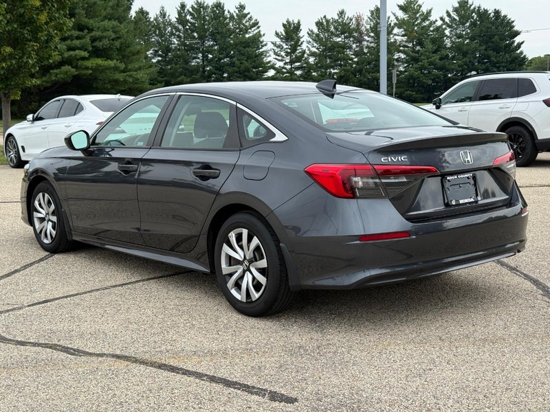 Honda Civic Sedan Vehicle Full-screen Gallery Image 05