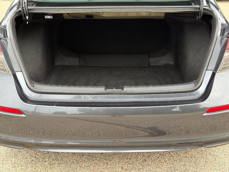 Honda Civic Sedan Vehicle Full-screen Gallery Image 06