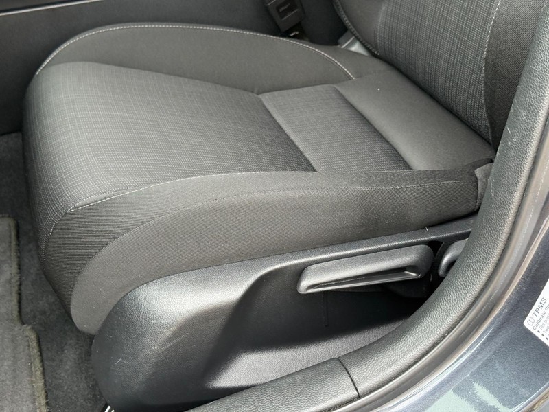 Honda Civic Sedan Vehicle Full-screen Gallery Image 24