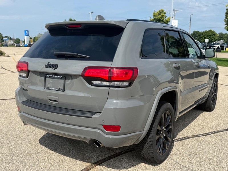Jeep Grand Cherokee WK Vehicle Image 3
