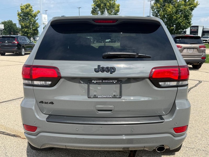 Jeep Grand Cherokee WK Vehicle Image 4