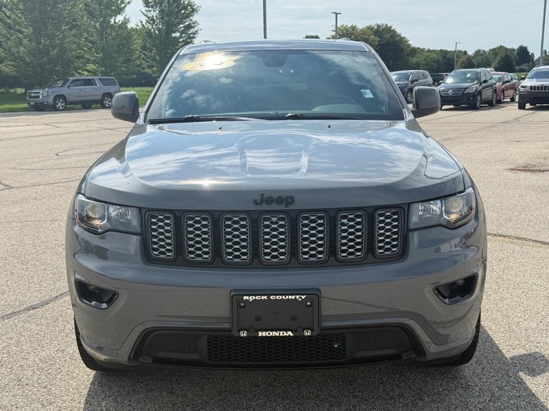 Jeep Grand Cherokee WK Vehicle Image 9